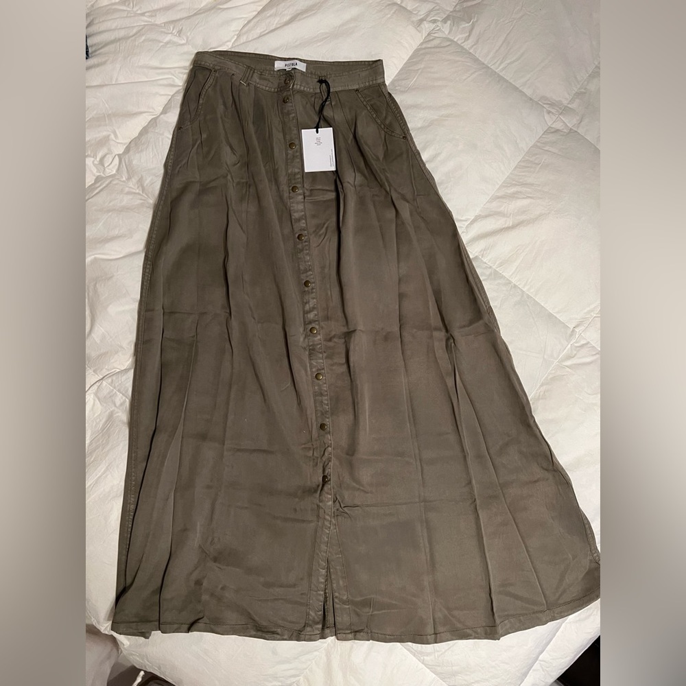 Maxi button skirt